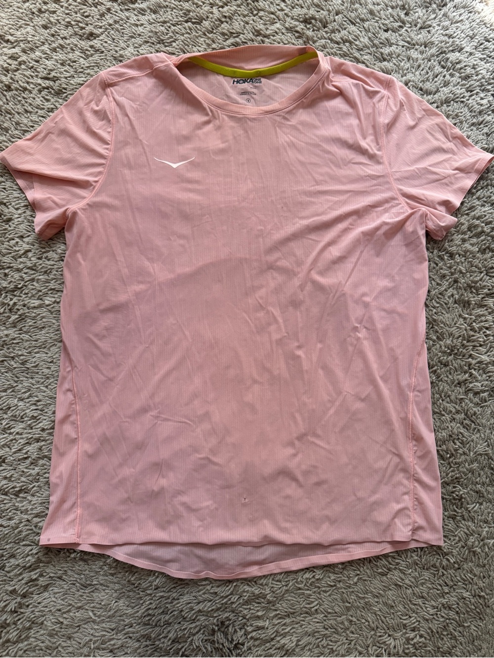HOKA WOMENS Airolite Run Short Sleeve Small (Peach) 2 small snags see pics